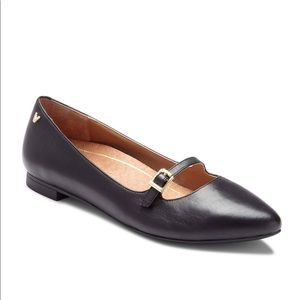 Vionics Black Leather Delilah Flat size 9.5
